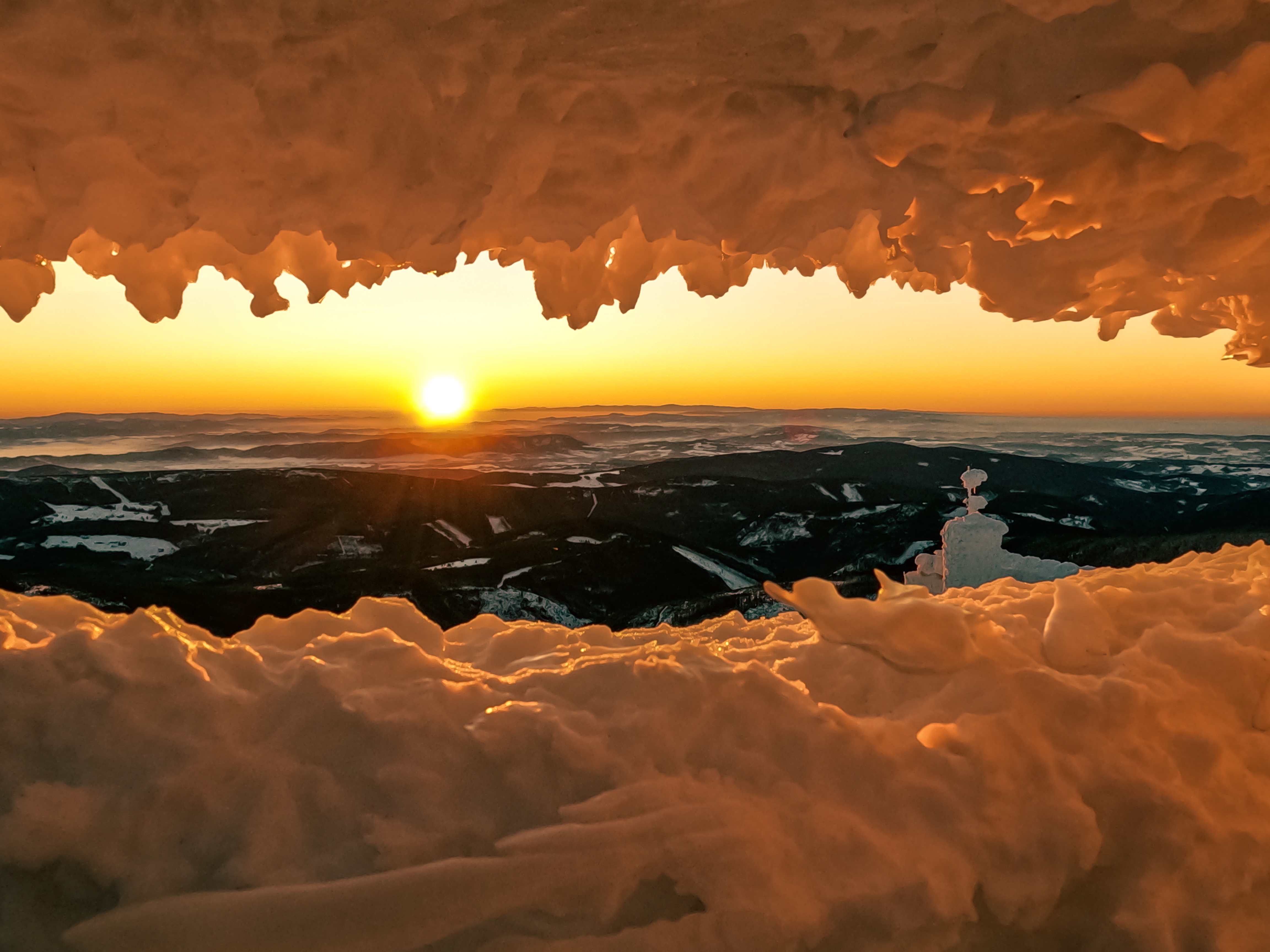 Wschód słońca na Śnieżce, 07.02.2023 r. Fot. Piotr Olszewski | IMGW-PIB