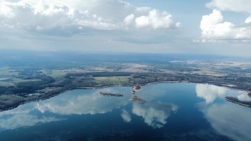Mazury; Jezioro Rydzówka z lotu ptaka. Fot. Agnieszka Harasimowicz | IMGW-PIB