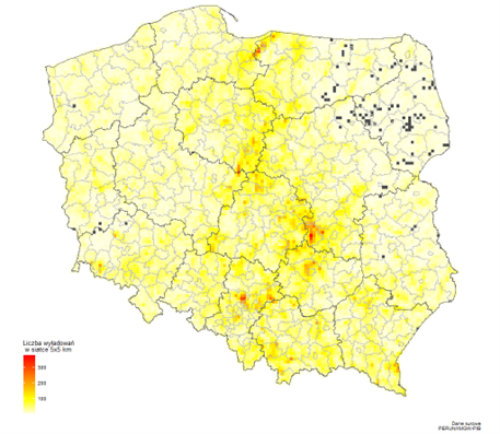 Mapa wyładowań doziemnych nad Polską w okresie maj-sierpień 2022 roku. Łącznie zarejestrowano 403 261 wyładowań.