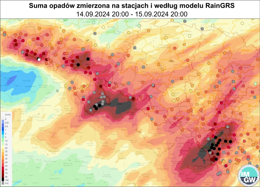 Suma opadów zmierzona na stacjach wraz z nałożonym rozkładem przestrzennym opadów według modelu RainGRS dla obszaru południowo zachodniej Polski za okres 24 h (14.09.2024 18:00 UTC – 15.09.2024 18:00 UTC).