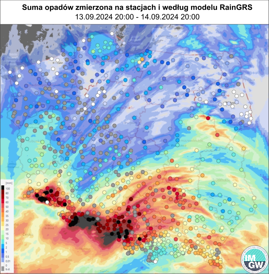 Suma opadów zmierzona na stacjach wraz z nałożonym rozkładem przestrzennym opadów według modelu RainGRS za okres 24 h (13.09.2024 18:00 UTC – 14.09.2024 18:00 UTC).