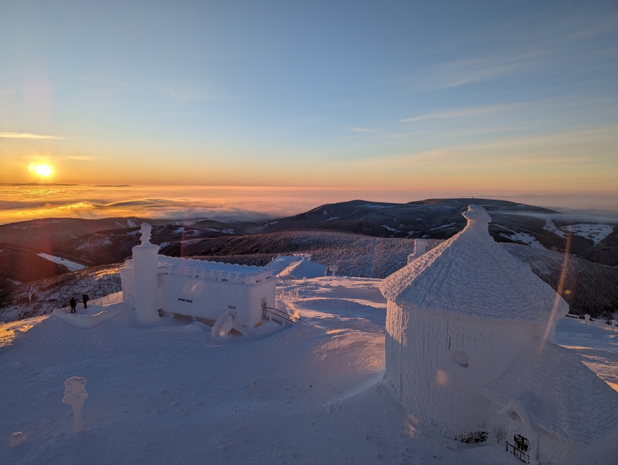 Zachód słońca na Śnieżce, Fot. Piotr Krzaczkowski IMGW-PIB