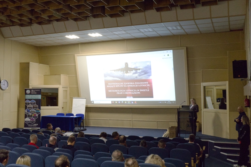 XXII edycja Szkoły Meteorologii Lotniczej "Ekstremalne zjawiska pogodowe mające wpływ na operacje lotnicze. Meteorologia lotnicza w świetle praw i obowiązków"