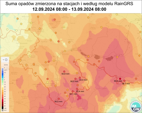 Suma opadów zmierzona na stacjach wraz z nałożonym rozkładem przestrzennym opadów według modelu RainGRS dla południowych części woj. dolnośląskiego i częściowo opolskiego za okres 24 h (12.09.2024 06:00 UTC – 13.09.2024 06:00 UTC).