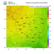 Prognoza numeryczna pola ciśnienia atmosferycznego na 01.12.2022 r. na godzinę 12:00 UTC (14:00 czasu lokalnego)