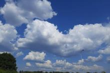 Gorące popołudnie i rozwój cumulusów na niebie Fot. E. Szewczak | IMGW-PIB