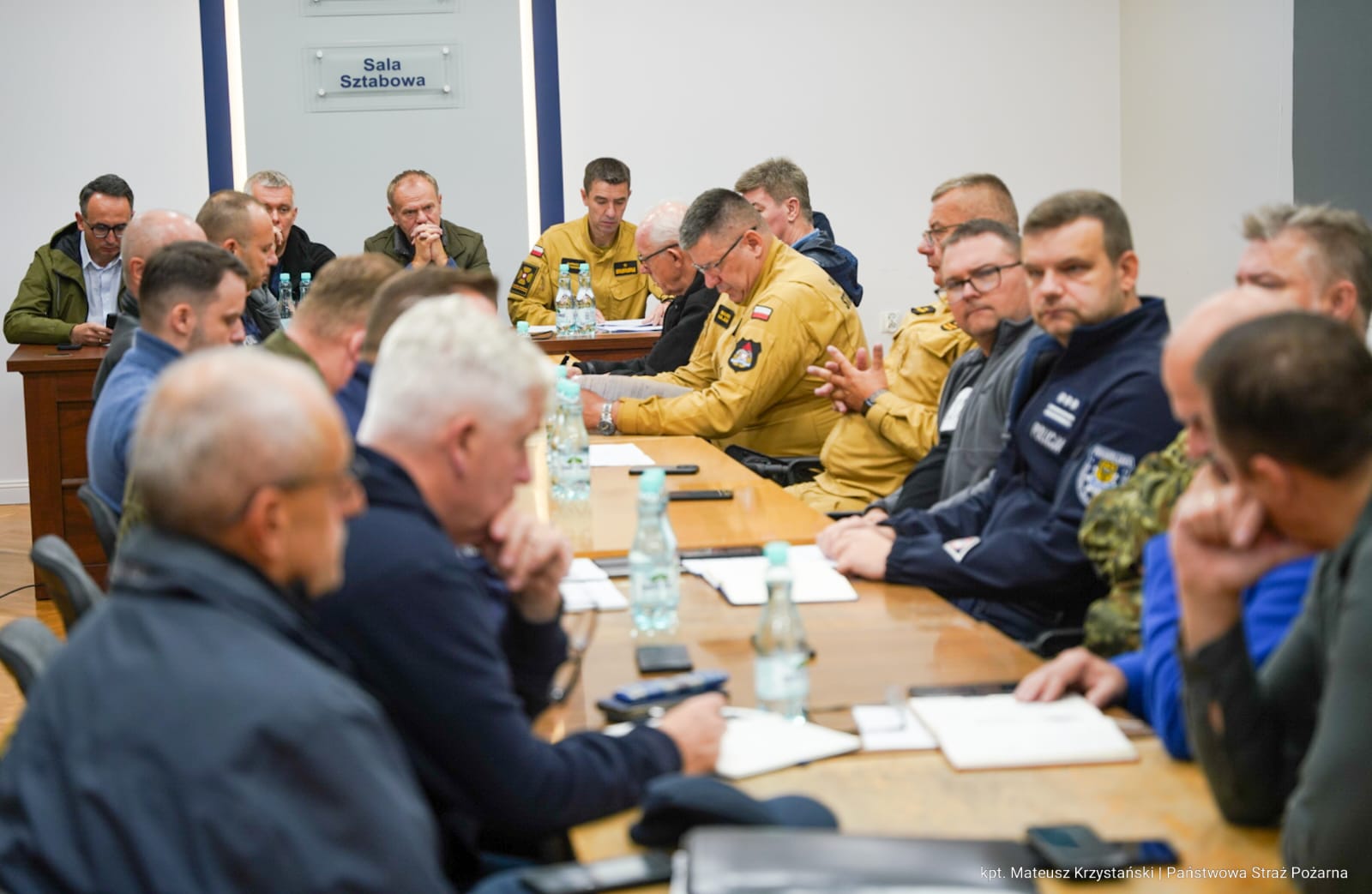 Dyrektor Robert Czerniawski, wraz z Zastępcą Dyrektora IMGW-PIB Markiem Kowalskim, intensywnie pracują nad koordynacją działań kryzysowych