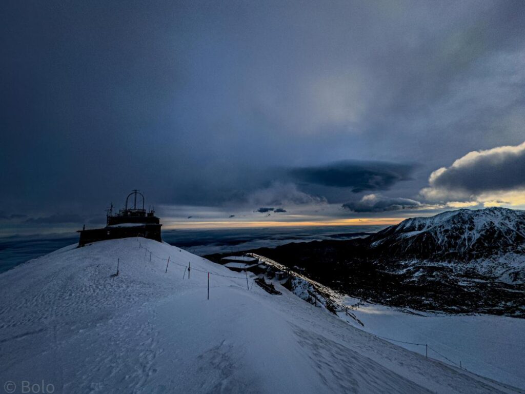 Wysokogórskie Obserwatorium Meteorologiczne na Kasprowym Wierchu, marzec 2025 r. Fot. Michał Trzebunia | IMGW-PIB